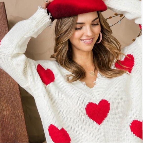 Frayed V-Neck Cozy Heart Loose Knit Sweater - Picture 6 of 8